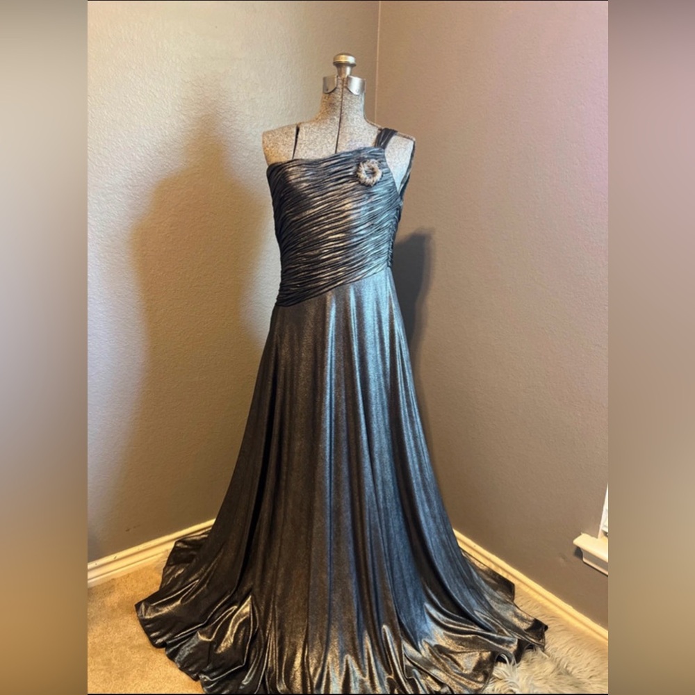 Alex Evenings Metallic Silver One-Shoulder Evening Gown